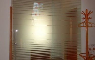 Posuvné skleněné dveře, kování Dorma