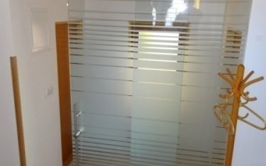 Posuvné skleněné dveře, kování Dorma
