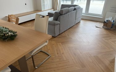 Vinylová podlaha rybí kost. 