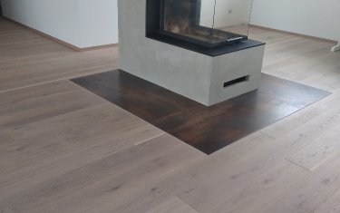 Masivní dřevěná podlaha dub bělený.